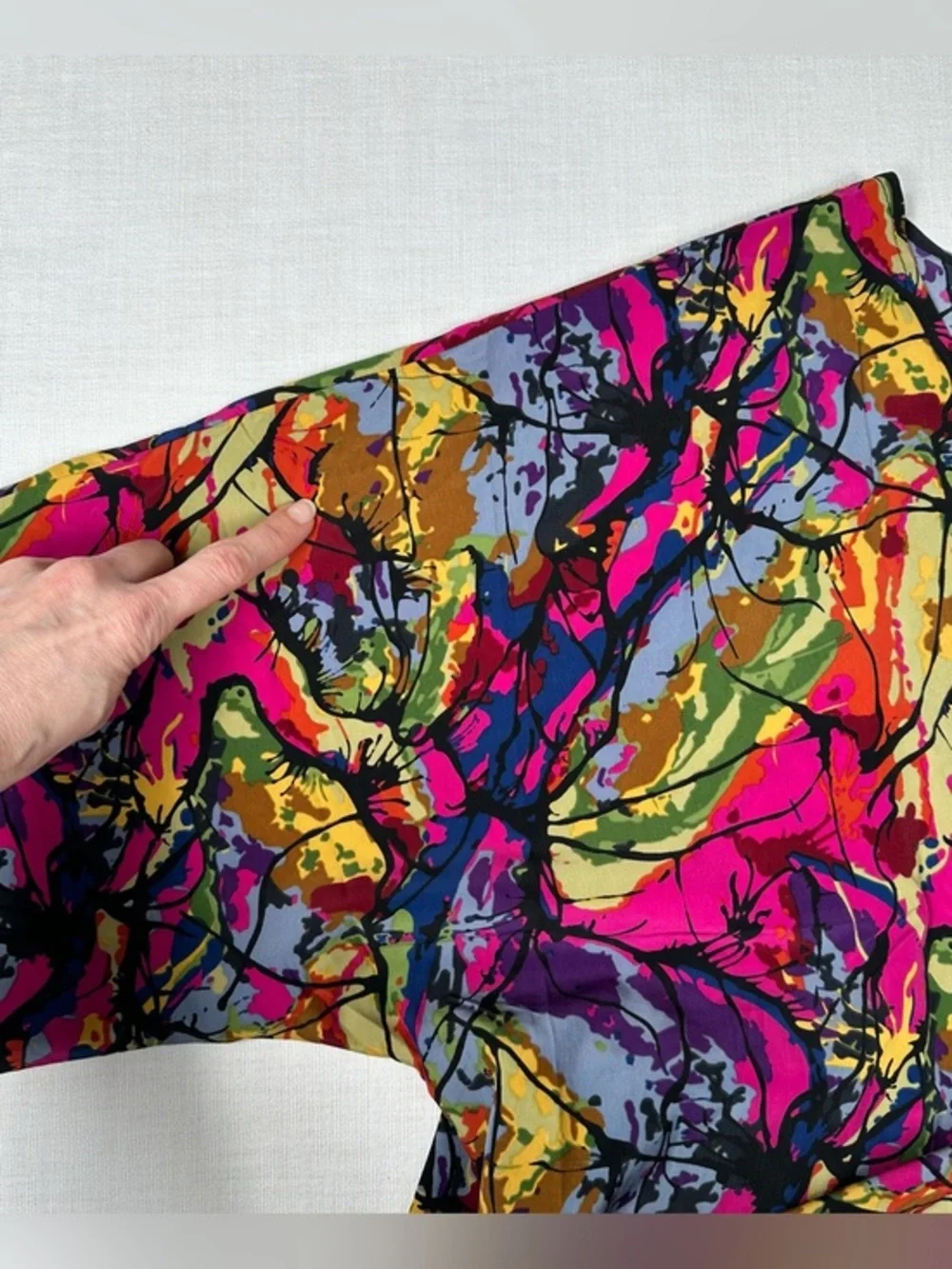 LuLaRoe Lindsay Kimono Cardigan Cover Up M Abstract Pink Purple Vibrant Colorful